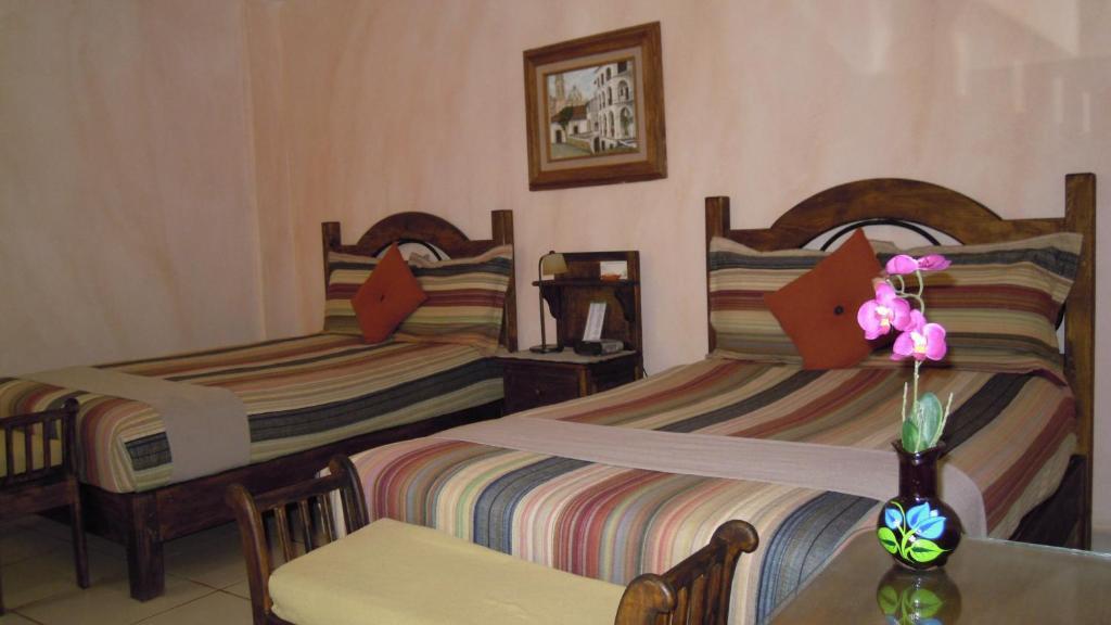 La Casa Del Laurel Hotell Taxco de Alarcon Rum bild