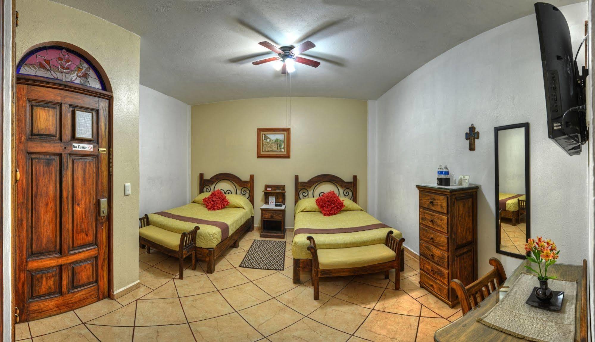 La Casa Del Laurel Hotell Taxco de Alarcon Exteriör bild